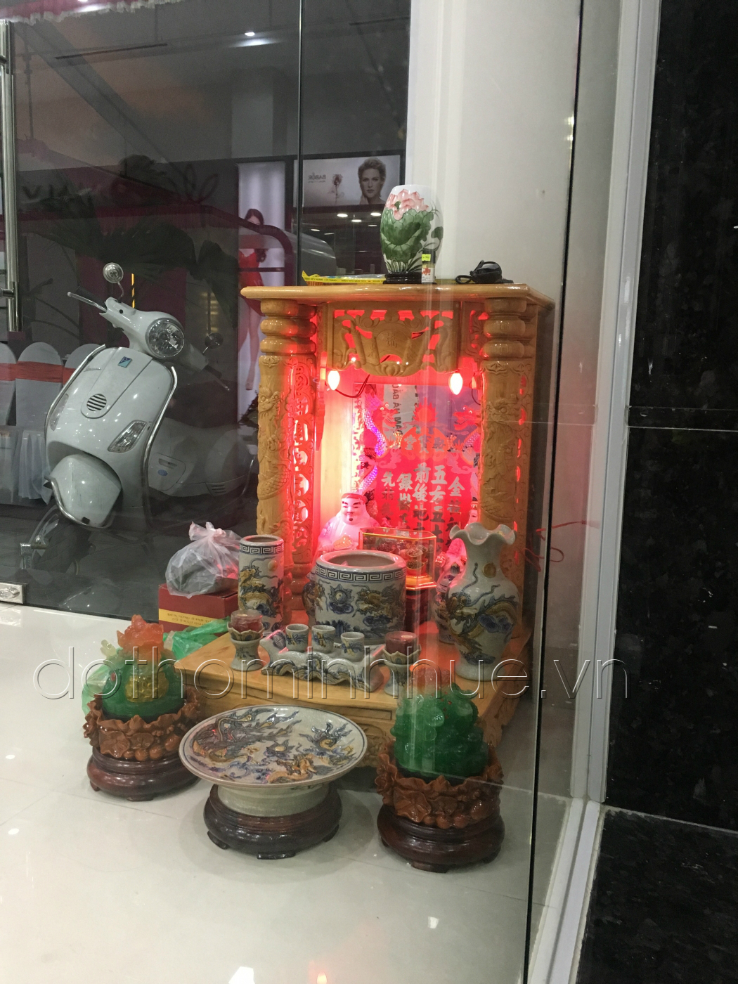 Ban thần tài nhà cô Tuyết - Cửa hàng Tuyết Store - TT Đông Anh, Hà Nội