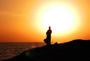 CHUÔNG ngân thanh tịnh, MÕ tan ưu phiền