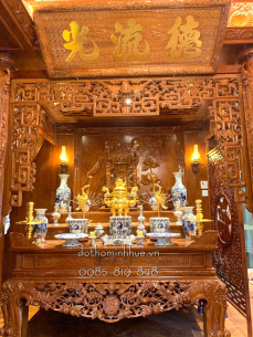 Ban thờ gia tiên uy linh với bộ đồ thờ vẽ vàng 24k