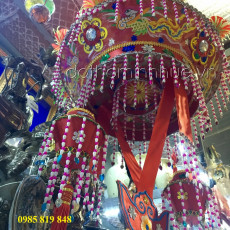 Nón Mẫu Đỏ 46 - Vải lụa thêu nổi, 2 quả đèn lồng