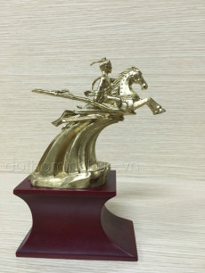 Tượng đồng Đức Thánh Gióng